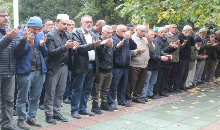 Eskişehirde Gazzede İsrailin hastane saldırısında hayatını kaybedenler için gıyabi cenaze namazı kılındı