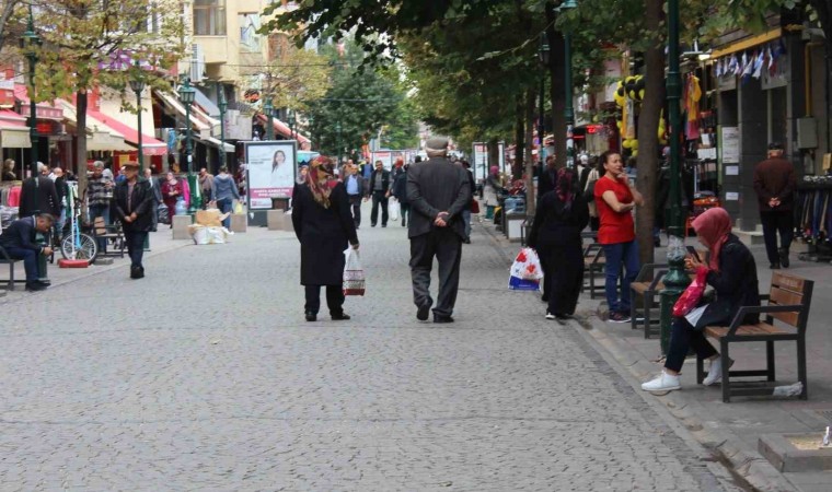 Eskişehirde havalar soğudu, kışlık mont sezonu açıldı