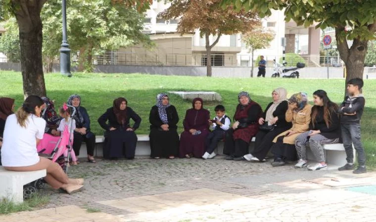 Ev alma umuduyla dolandırıldıklarını öne sürerek eylem yaptılar