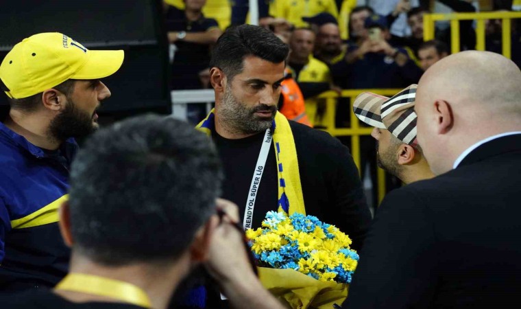 Fenerbahçe taraftarından Volkan Demirele sevgi seli