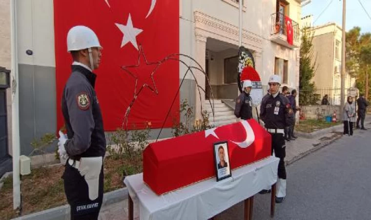 Foça’da görevi başında vefat eden polisin naaşı, memleketine uğurlandı