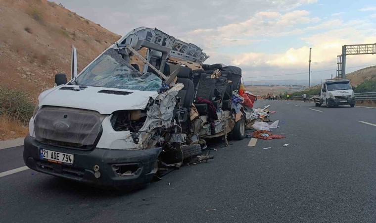 Gaziantep - Şanlıurfa Otoyolunda feci kaza: 5 ölü, 17 yaralı