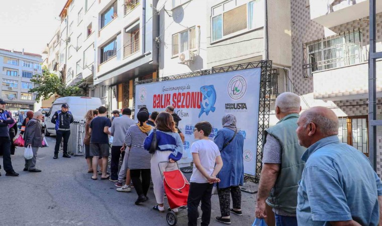 Gaziosmanpaşa Belediyesi ihtiyaç sahiplerine 2 ton balık dağıttı