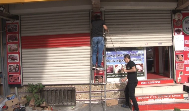 Gaziosmanpaşada BEDAŞın yanan elektrik kablolarına geç müdahalesi esnafı mağdur etti