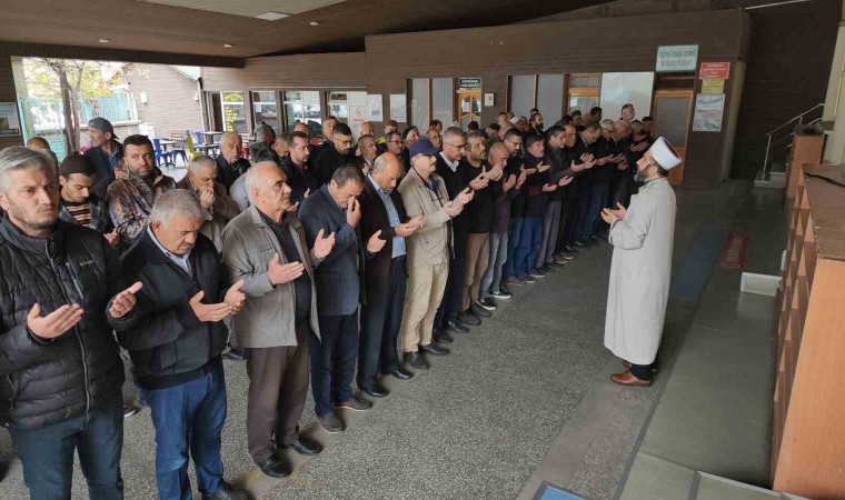 Gazzede hayatını kaybedenler için gıyabi cenaze namazı kılındı