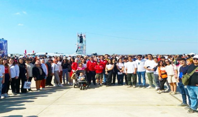 Gediz Belediyesi 200 öğrenciyi İzmir Teknofeste ücretsiz götürdü