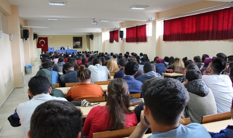 Gedizde 2 bin üniversiteli öğrenci ders başı yaptı