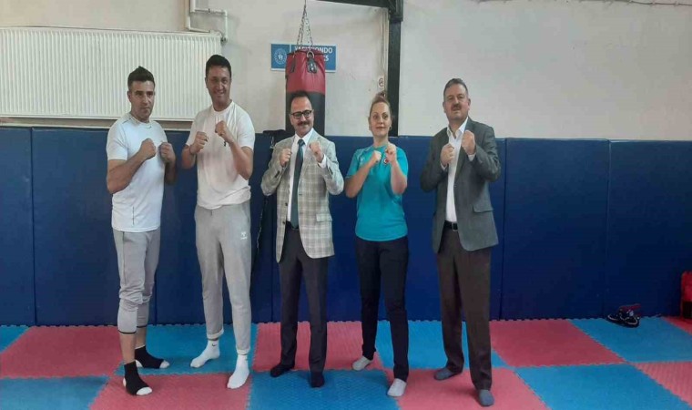 Gedizde amatör spor haftası etkinliklerinde üniversite öğrencilerinden sportif faaliyet