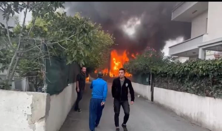 Geniş haber // Küçükçekmece’de lastik deposunda yangın 