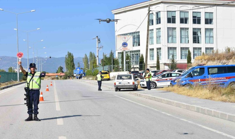 Gölhisarda okul ve yurt çevresinde jandarma denetimi