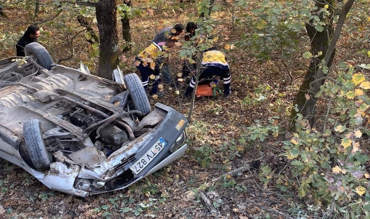 Gönende takla atan otomobilde bulunan 5 kişi yaralandı