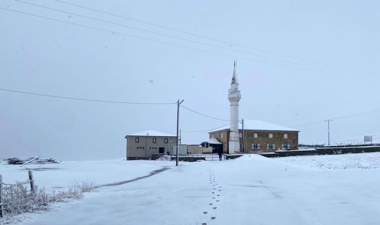 Gümüşhanenin yüksekleri beyaza büründü