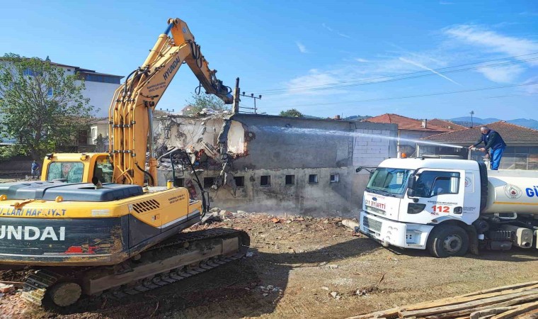 Gümüşova merkez cami yıkıldı