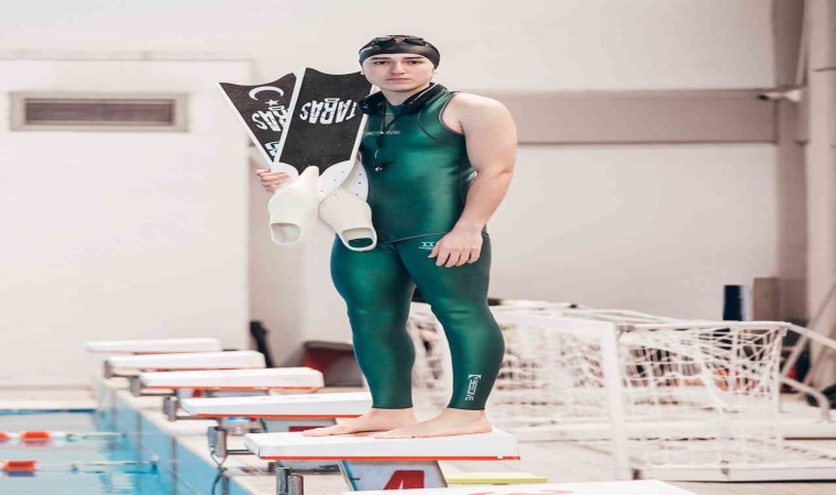 Güney Kıbrısta Türk bayrağını dalgalandıran rekortmen sporcu