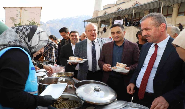 Hakkaride Filistine destek amaçlı hayır çarşısı kuruldu