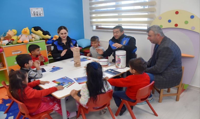 “Hayata Renk Verelim” projesi ile miniklere güvenlik kuralları anlatıldı