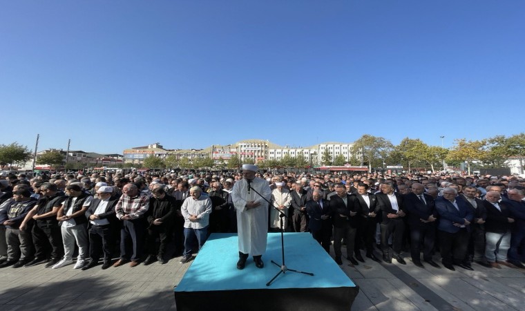 Hayatını kaybeden Filistinliler için gıyabi cenaze namazı kıldılar