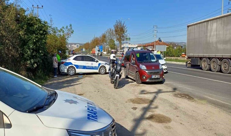 Hız limitlerini aşınca polise takıldılar