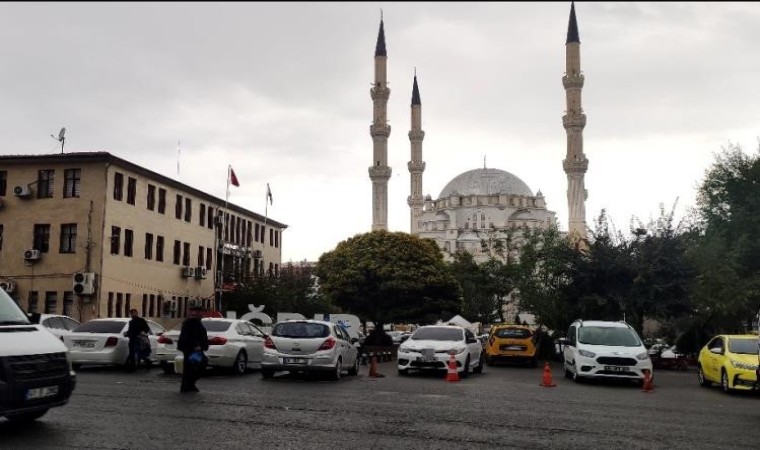 Iğdırda vatandaşlar yağışa hazırlıksız yakalandı