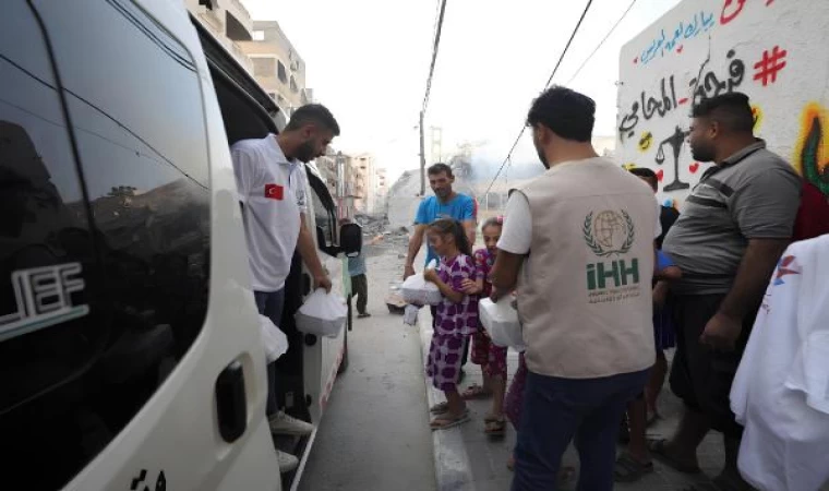 İHH’dan Gazze’ye sıcak yemek dağıtımı