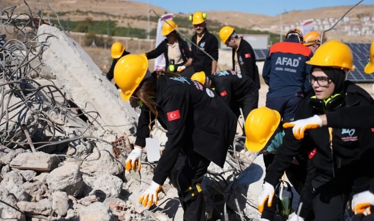 İpekyolunda 60 gönüllü ile gerçeği aratmayan deprem tatbikatı