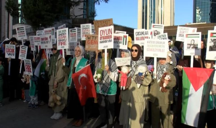 İsrail Başkonsolosluğu önünde oyuncaklı protesto