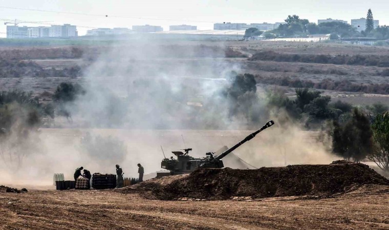 İsrailden Gazzeye yönelik topçu atışları görüntülendi