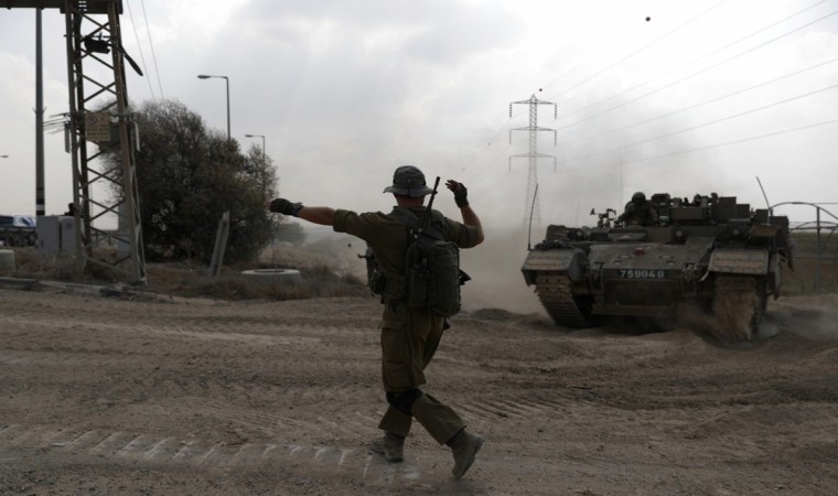 İsrailin Gazze sınırındaki Sderot kentinde tank hareketliliği artıyor