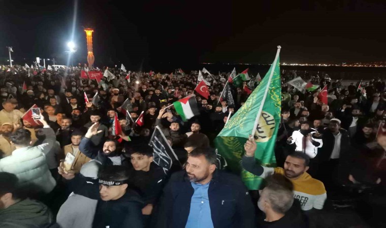 İsrailin Gazzedeki hastaneye saldırısı İzmirde protesto edildi