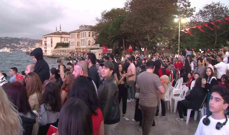 İstanbul Boğazında Cumhuriyetin 100. yılı coşkuyla kutlandı