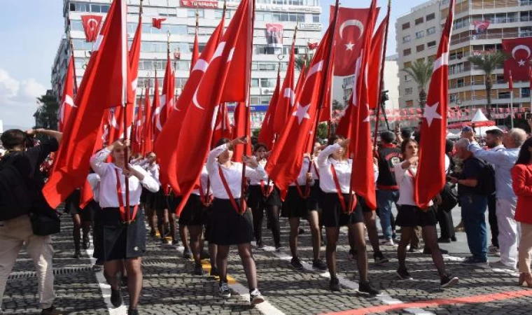 İzmir’de Cumhuriyet Bayramı coşkusu