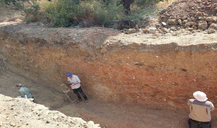 İzmirdeki 17 diri faydan biri olan Gümüldür fayı ilk kez inceleniyor