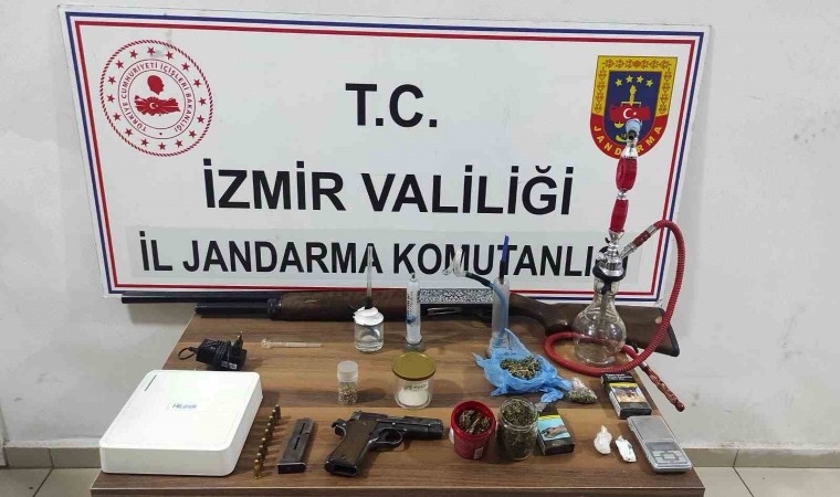 İzmirin 8 ilçesinde zehir baskınları: 89 gözaltı