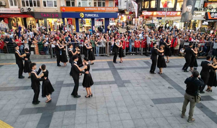 İzmitte vals gösterisi