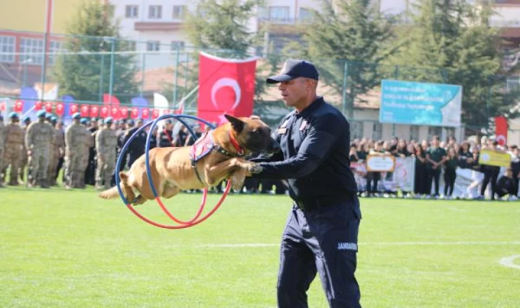 JAKEM’in eğitimli köpeği ’Nefes’in gösterisi ilgiyle izlendi