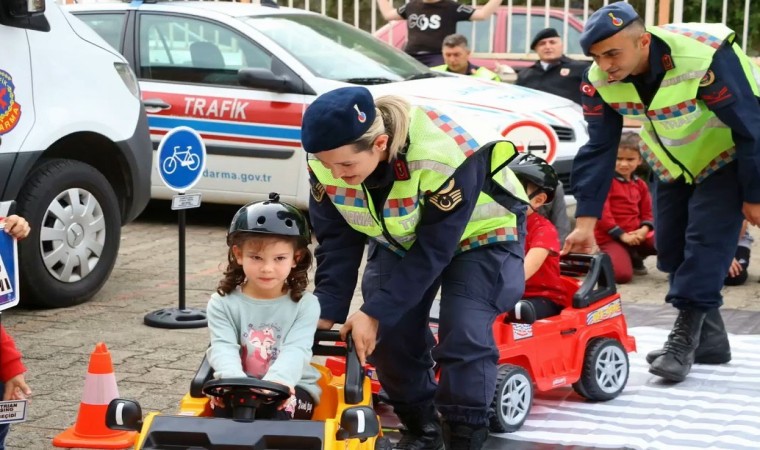 Jandarma ekipleri 128 öğrenciye trafik eğitimi verdi