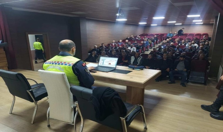 Jandarmadan sürücülere trafik semineri