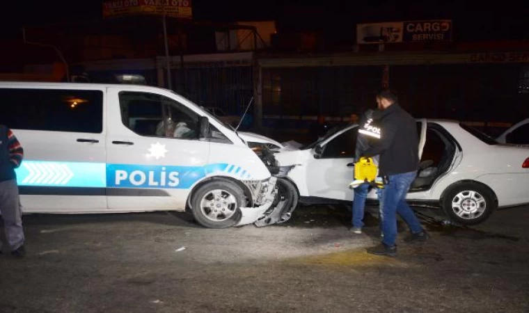 Kaçan sürücünün otomobili, takip sırasında polis aracına çarptı; 8 yaralı