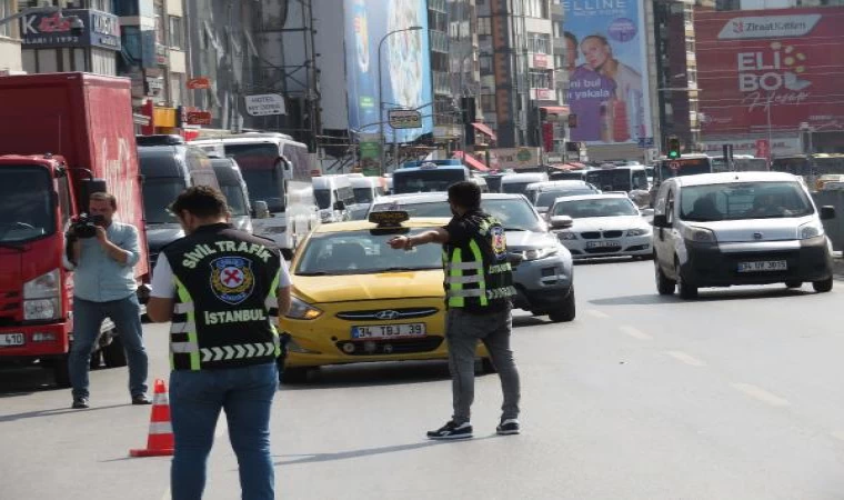 Kadıköy’de ceza yazılan taksici: Telefonla konuşmuyordum, yolcunun söylediği rotaya bakıyordum