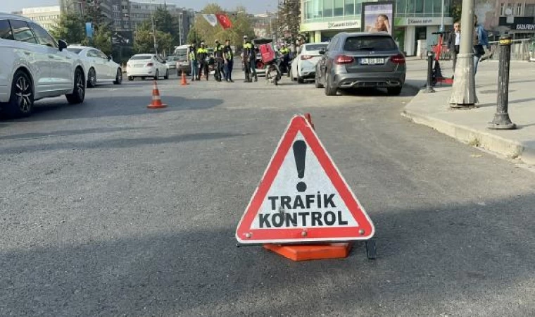 Kadıköy’de kurallara uymayan 13 motosiklet sürücüsüne 18 bin lira ceza yazıldı 