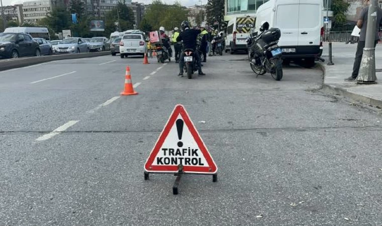 Kadıköy’de motosiklet sürücülerine yapılan denetimde ceza yağdı