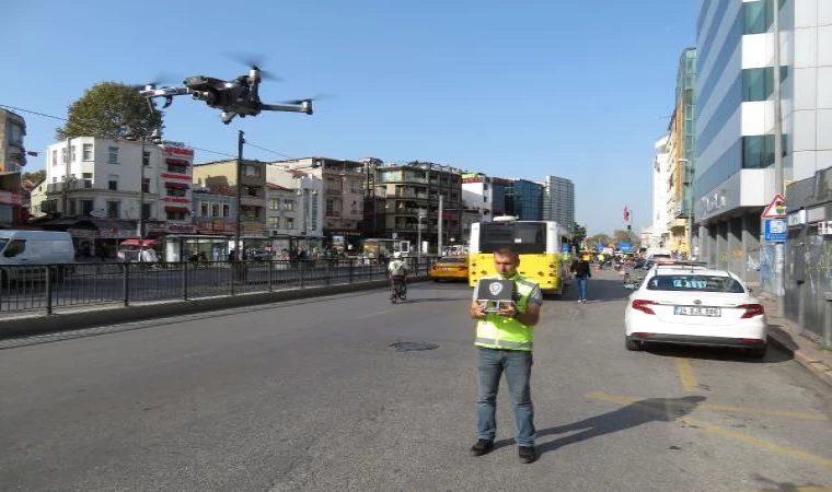 Kadıköy’de trafik denetimi: Ceza yazılan sürücü polislere tepki gösterdi 