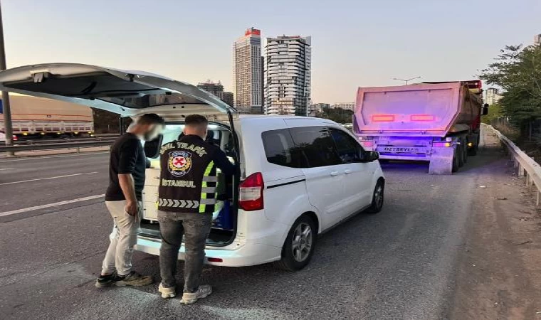 Kadıköy’de trafik kurallarını ihlal eden hafriyat kamyonu şoförüne ceza