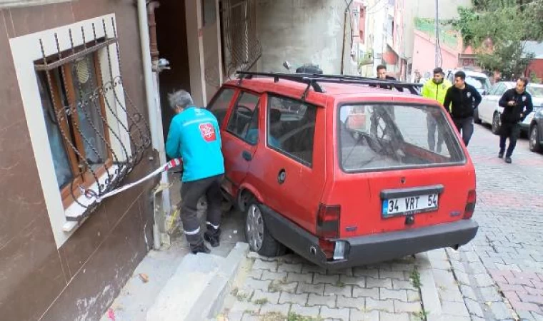 Kağıthane’de freni tutmayan otomobil doğalgaz kutusunu parçaladı