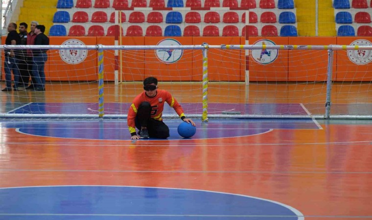 Kahramanmaraşta depremde hayatını kaybedenler anısına goalball turnuvası düzenlendi