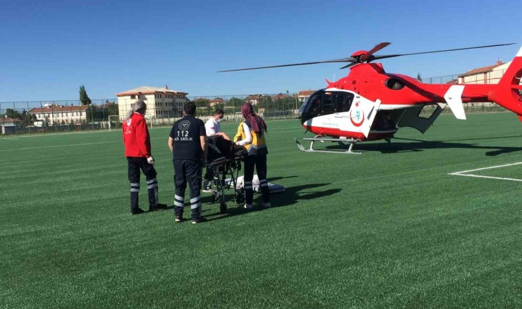 Kalp krizi geçiren yaşlı adam için helikopter ambulans havalandı