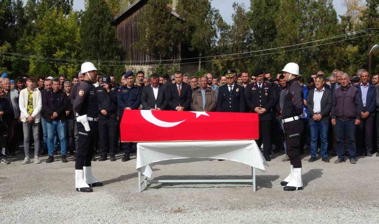 Kalp krizinden hayatını kaybeden polis Uşakta toprağa verildi