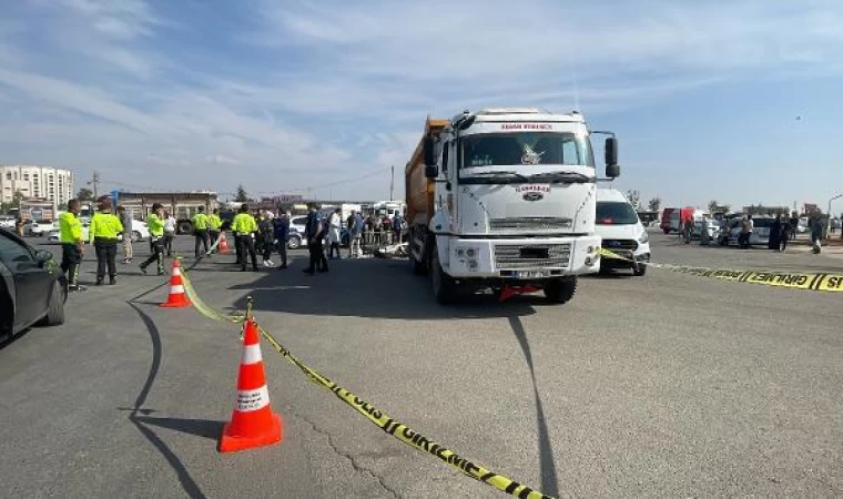 Kamyonun kırmızı ışıkta çarptığı motosikletin sürücüsü öldü