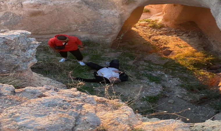 Kapadokya manzarasıyla fotoğraf çekilirken 6 metrelik kayalıktan düştü