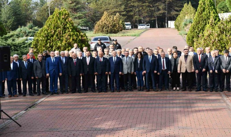 Karabüklü muhtarlar çelek bırakıp günlerini kutladılar